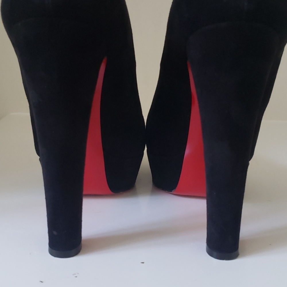 EUC Christian Louboutin Black Suede Pumps - Picture 3 of 8
